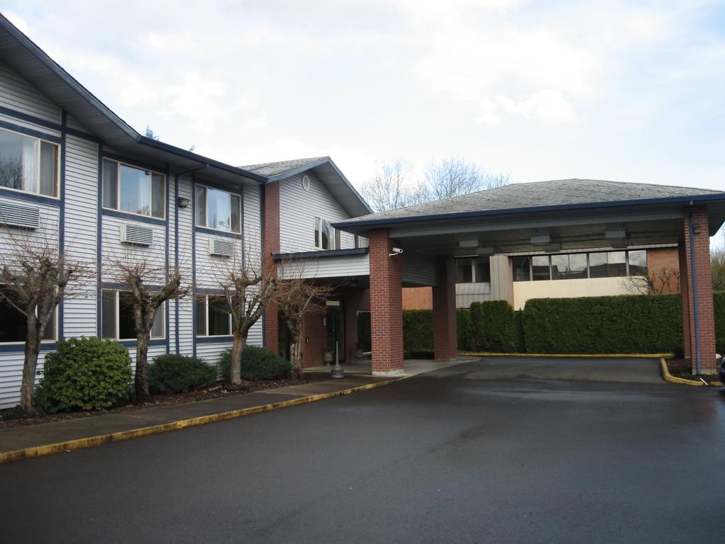 GuestHouse Inn and Suites Wilsonville