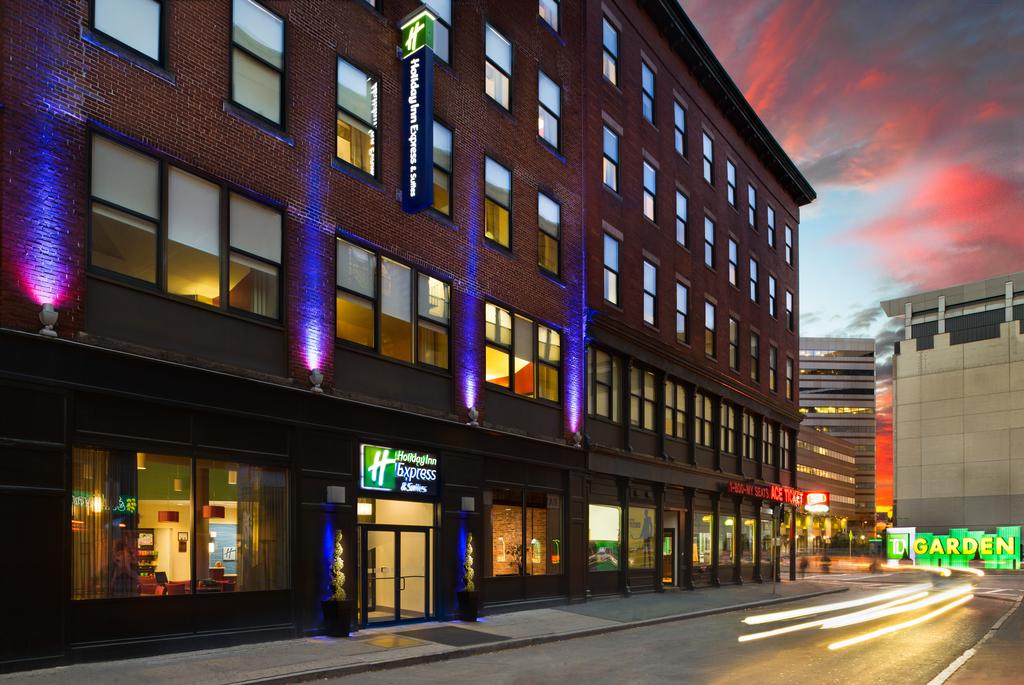 Holiday Inn Express Suites Boston Garden