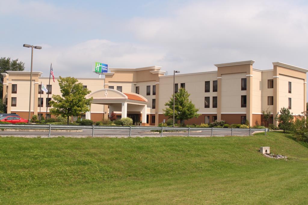 Holiday Inn Exp New Columbia