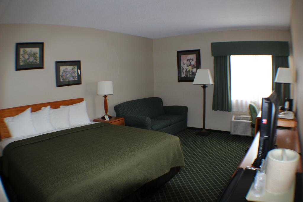 All Seasons Inn and Suites