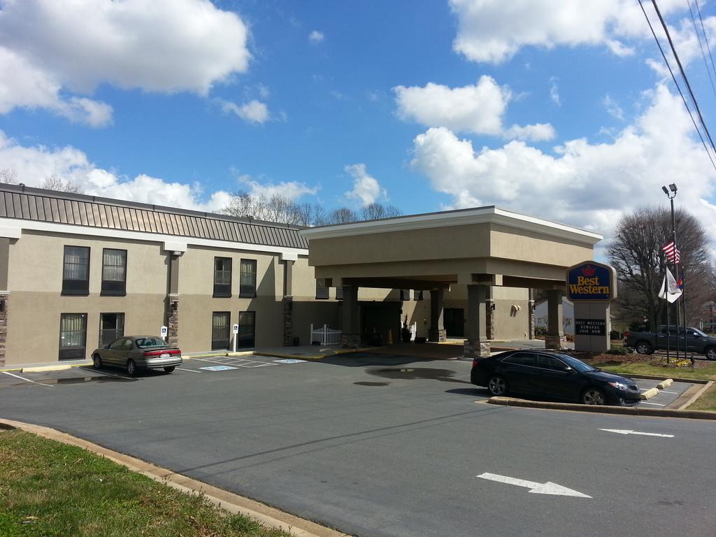 BEST WESTERN Albemarle Inn