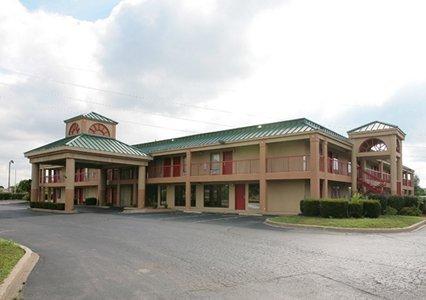 Econo Lodge and Suites Brooks