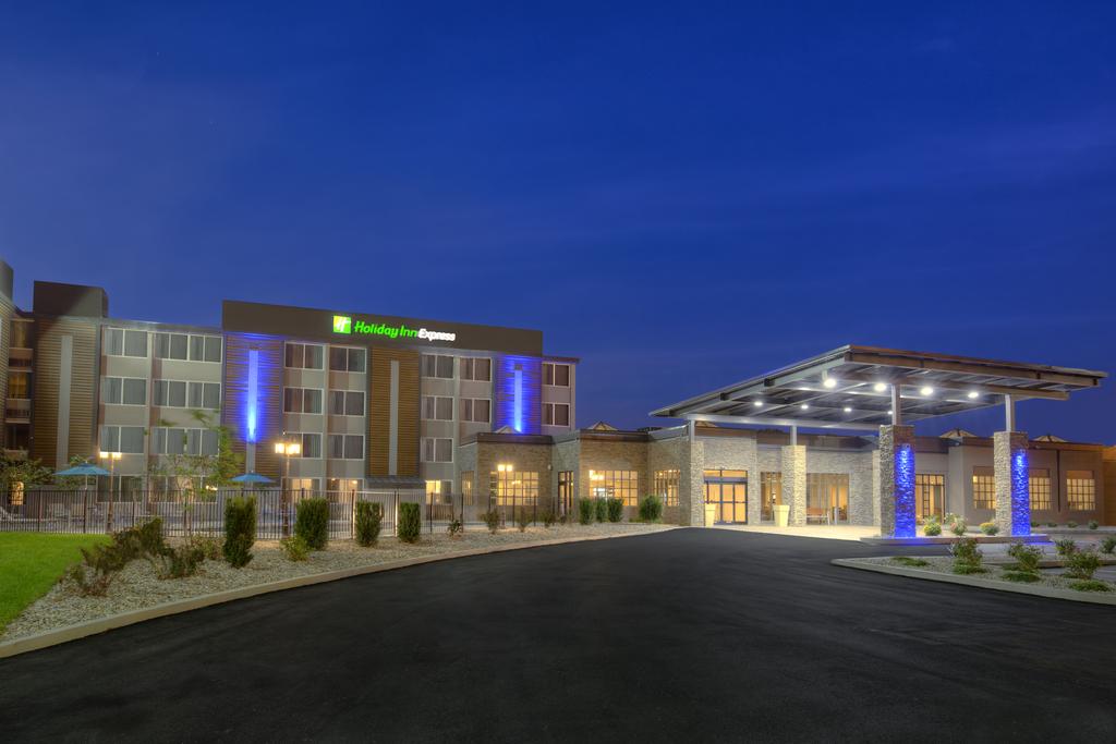 Holiday Inn Express Louisville Airport Expo Center