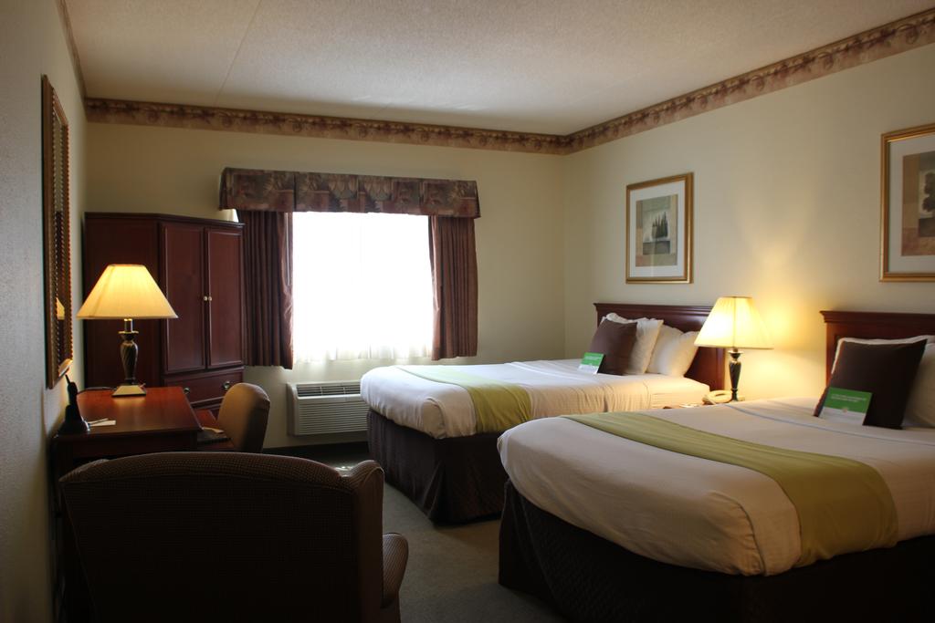 La Quinta Inn Suites Louisville Airport Expo