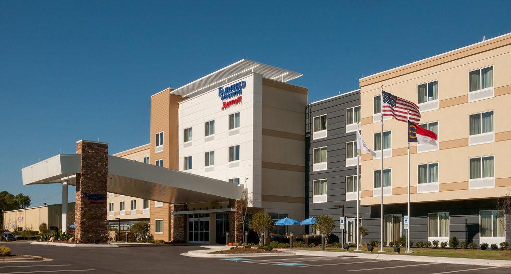 Fairfield Inn and Suites Fayetteville North