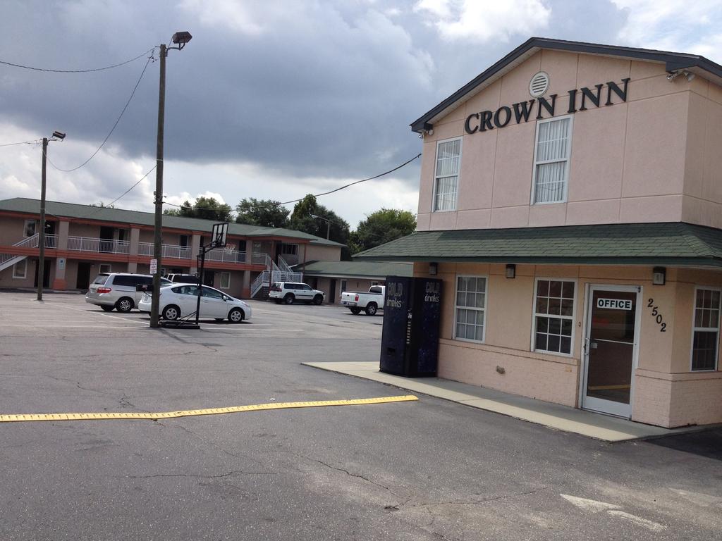 Crown Inn - Fayetteville