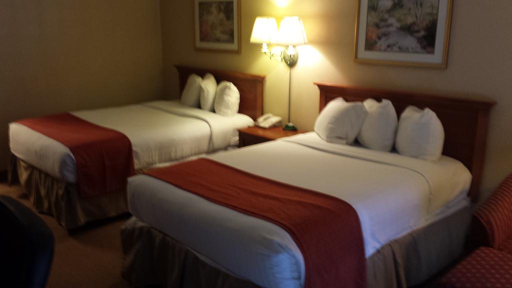 Baymont Inn and Suites Paris