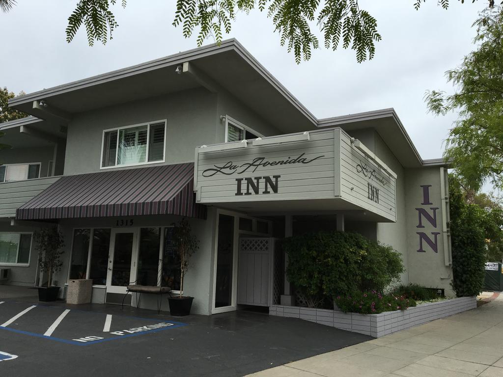 La Avenida Inn