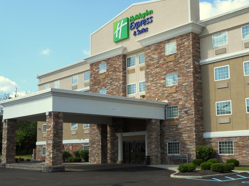 Holiday Inn Express and Suites Carmel North