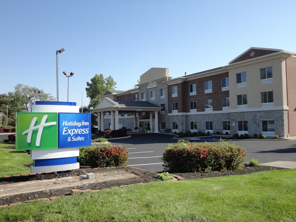 Holiday Inn Express and Suites Indianapolis North - Carmel