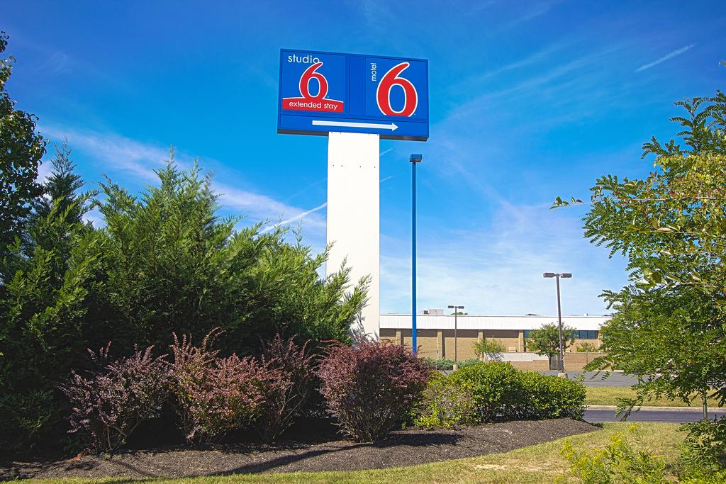 Motel 6 East Brunswick