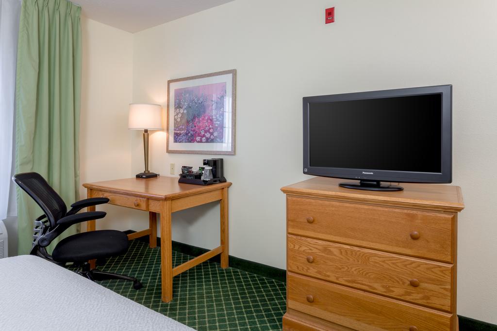 Fairfield Inn and Suites Kansas City North Near Worlds of Fun