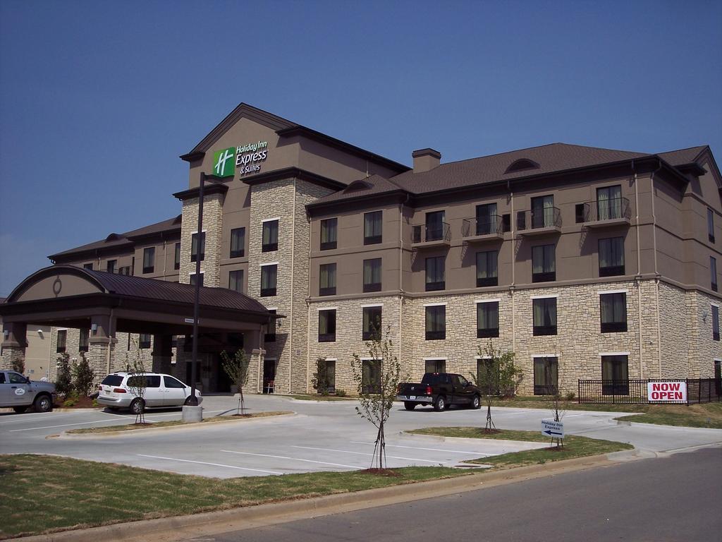 Holiday Inn Exp Stes Conway