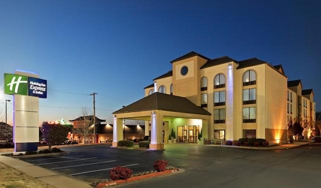 Holiday Inn Express and Suites Bentonville