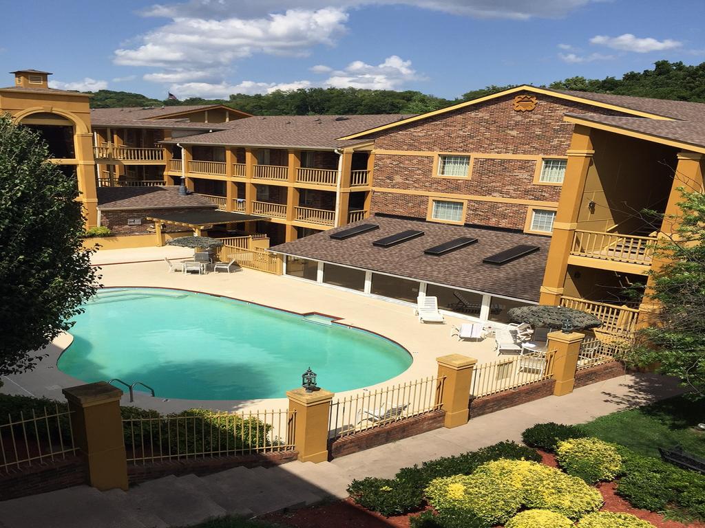 Nashville Airport Inn Suites