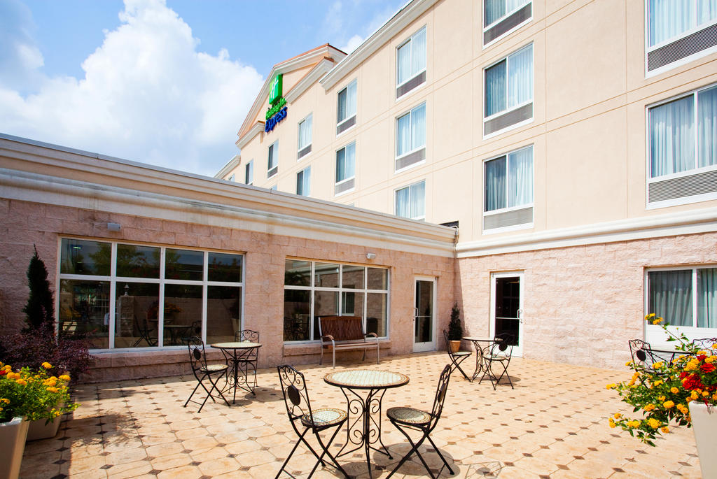 Holiday Inn Exp Stes Concord