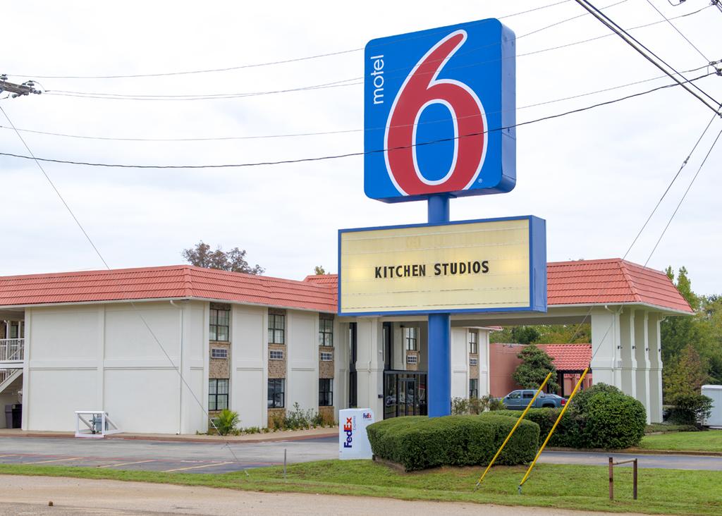 Motel 6 Palestine