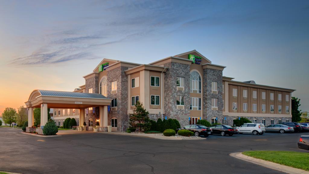 Holiday Inn Express and Suites Saginaw