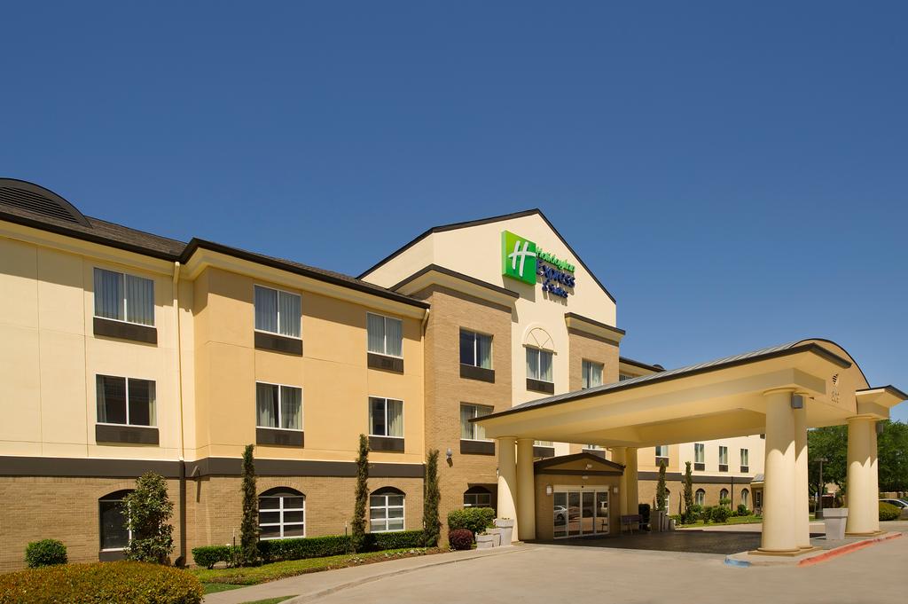 Holiday Inn Express and Suites DFW Airport - Grapevine