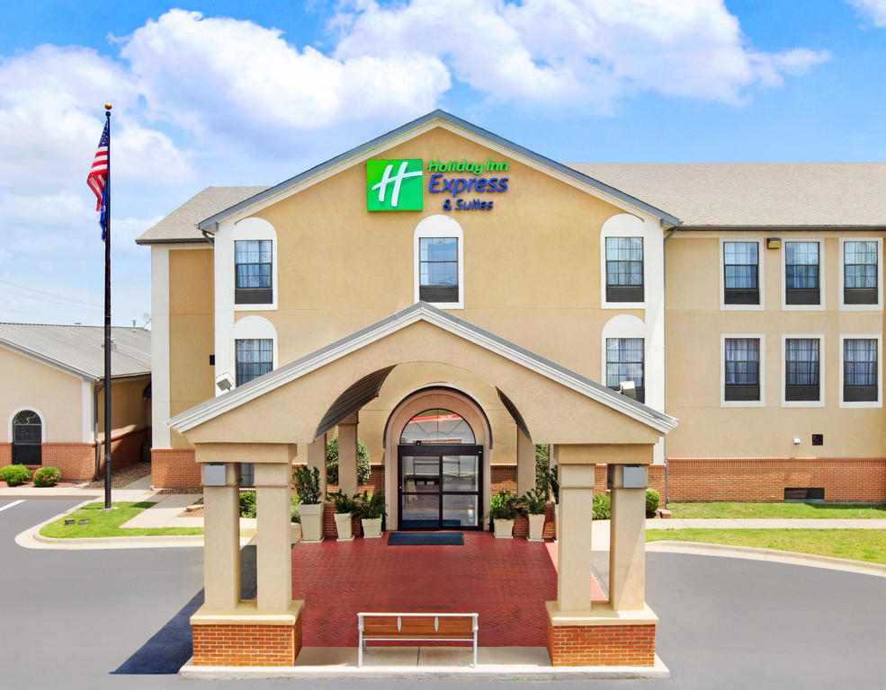 Holiday Inn Express And Suites