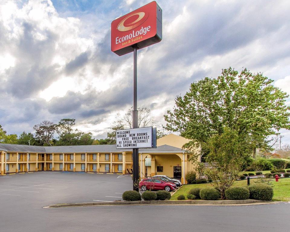 Econo Lodge Inn and Suites Evergreen