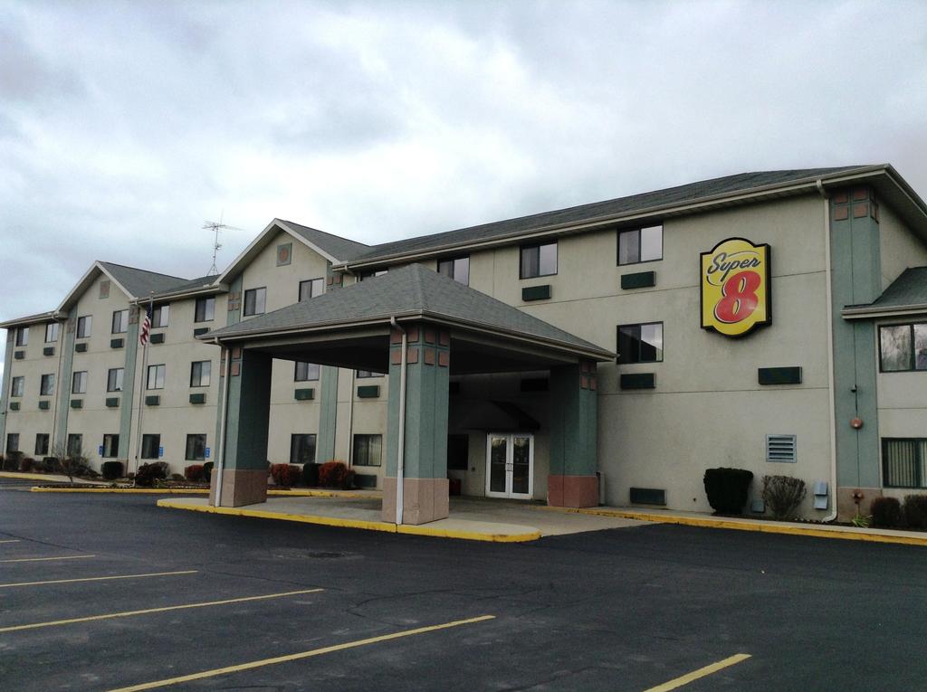 Super 8 Sawyer Michigan