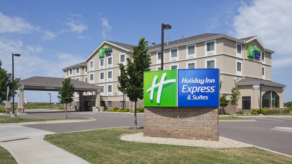 Holiday Inn Express and Suites Rogers