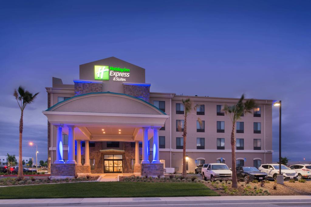 Holiday Inn Express and Suites Bakersfield Airport