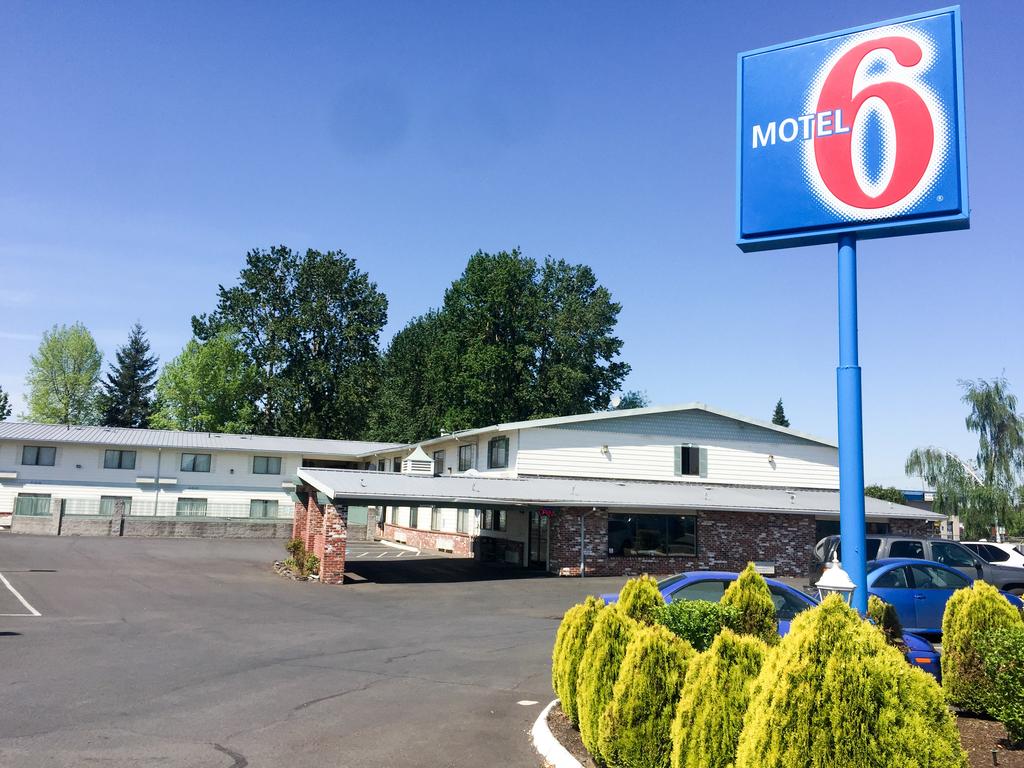 Motel 6 Gresham City Center