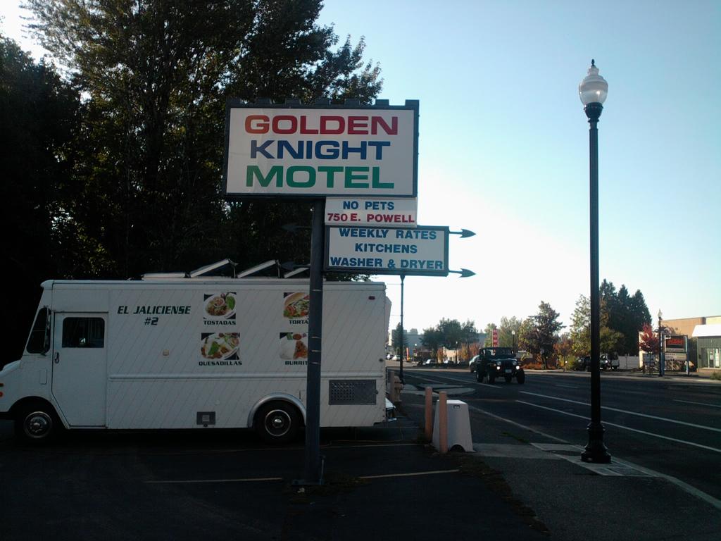 Golden Knight Motel