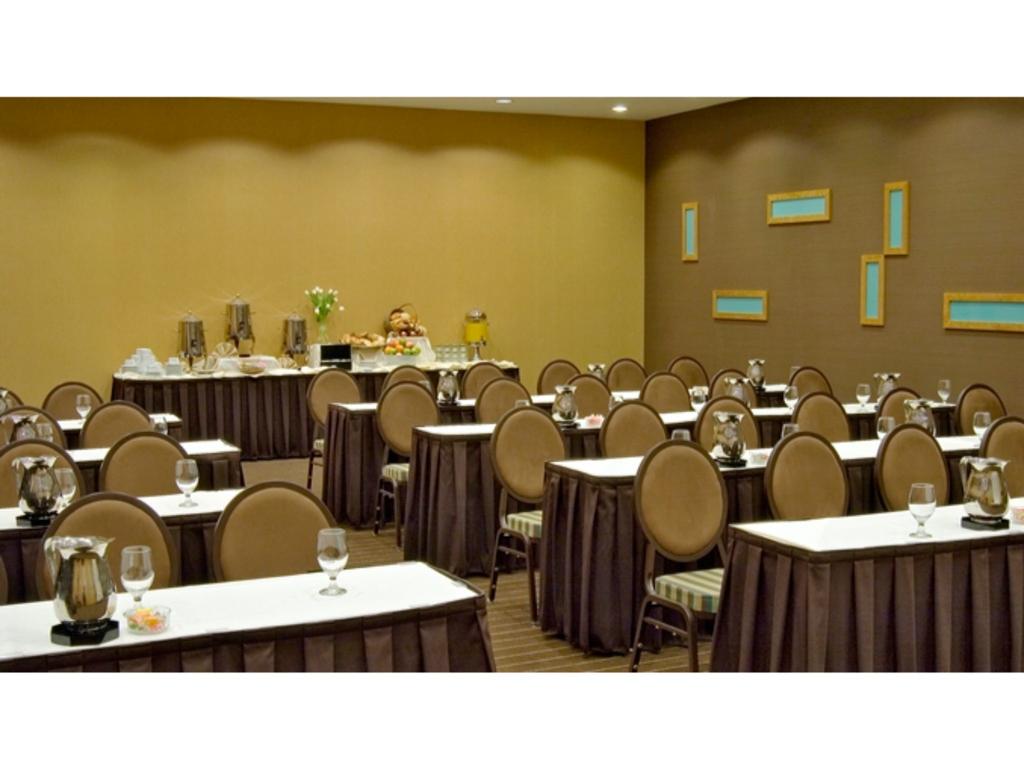 DoubleTree by Hilton Chicago - Arlington Heights