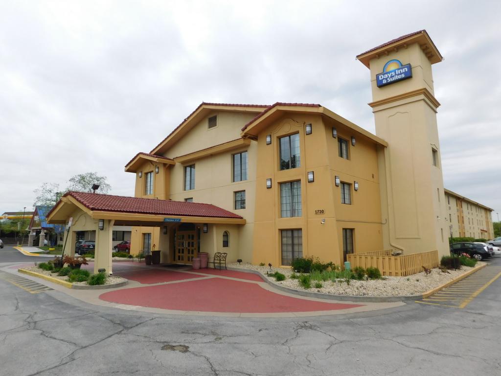 Days Inn and Suites Schaumburg