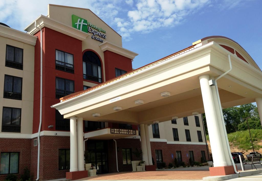 Holiday Inn Express and Suites Cross Lane