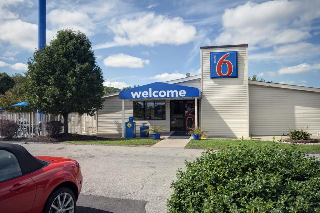 Motel 6 Charleston West - Cross Lanes