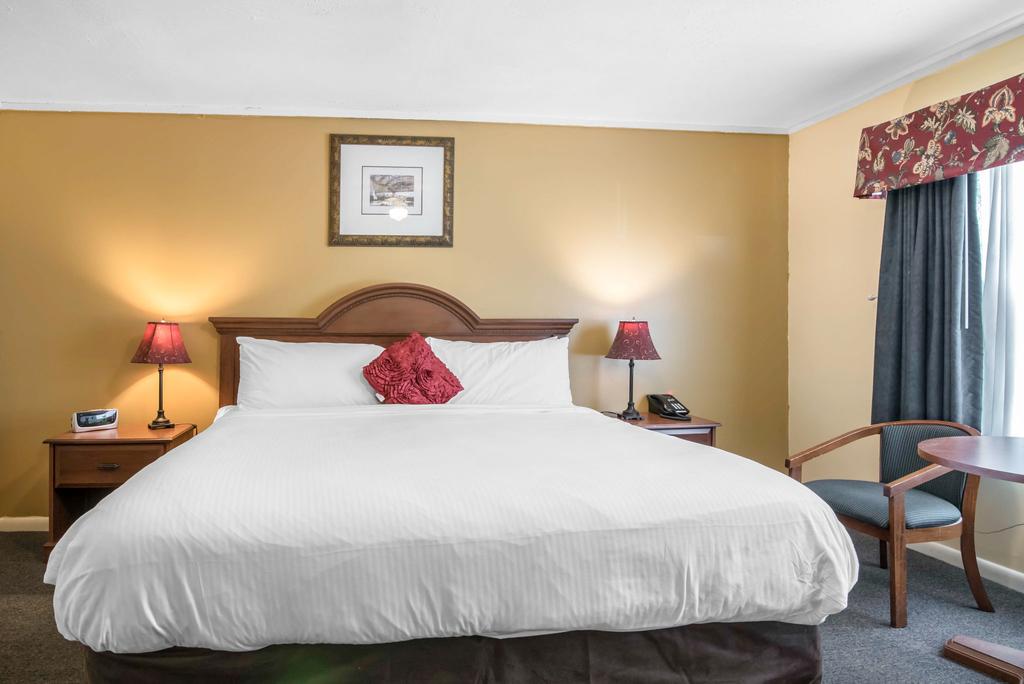 Econo Lodge Inn and Suites Tilton