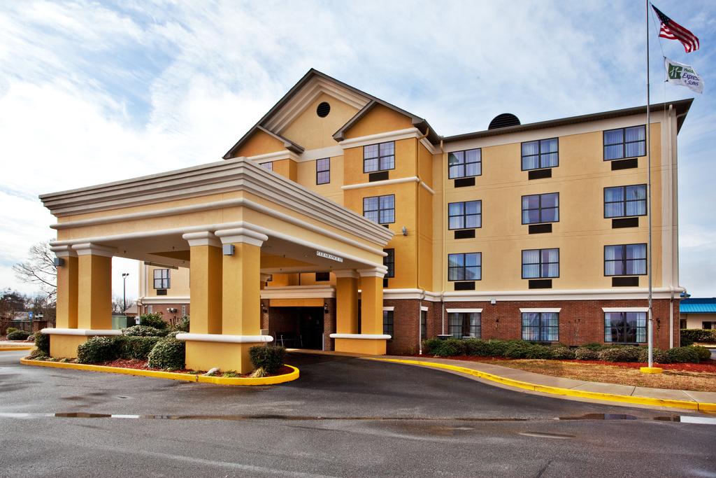 Holiday Inn Express And Suites Byron