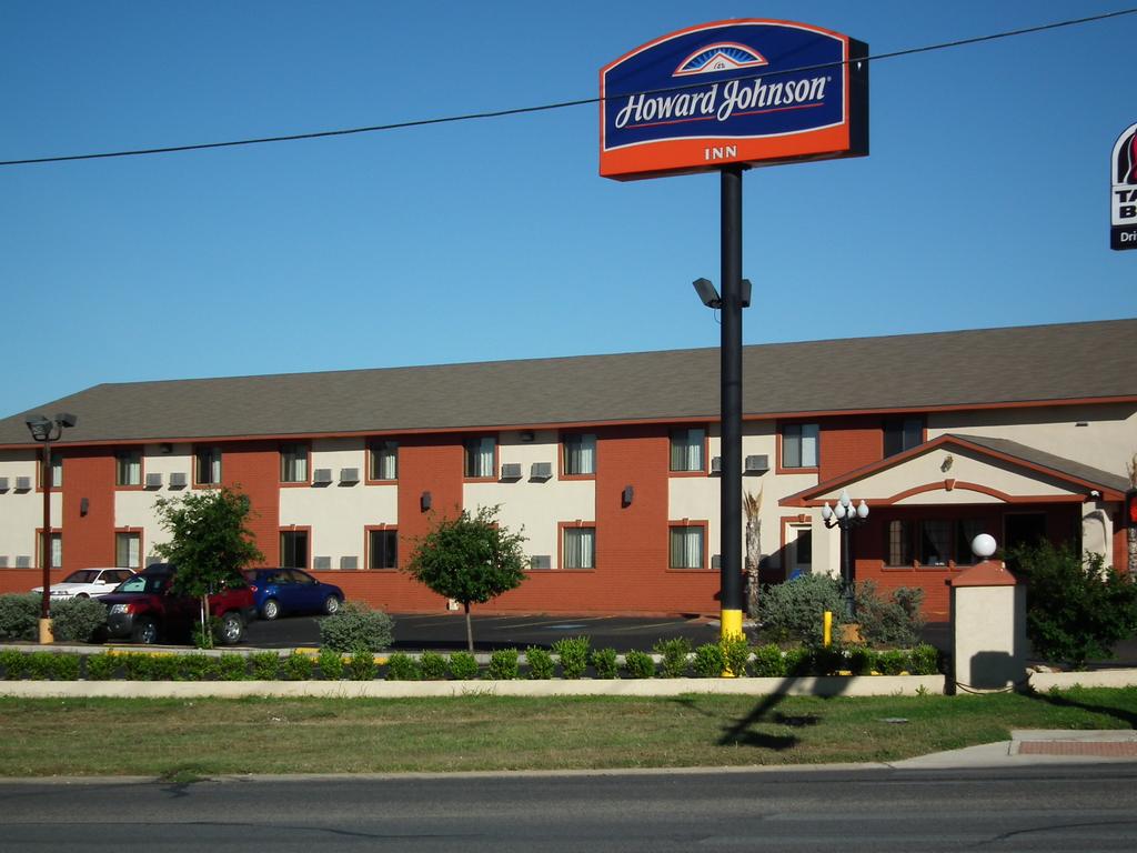 Howard Johnson Schlitterbahn Inn