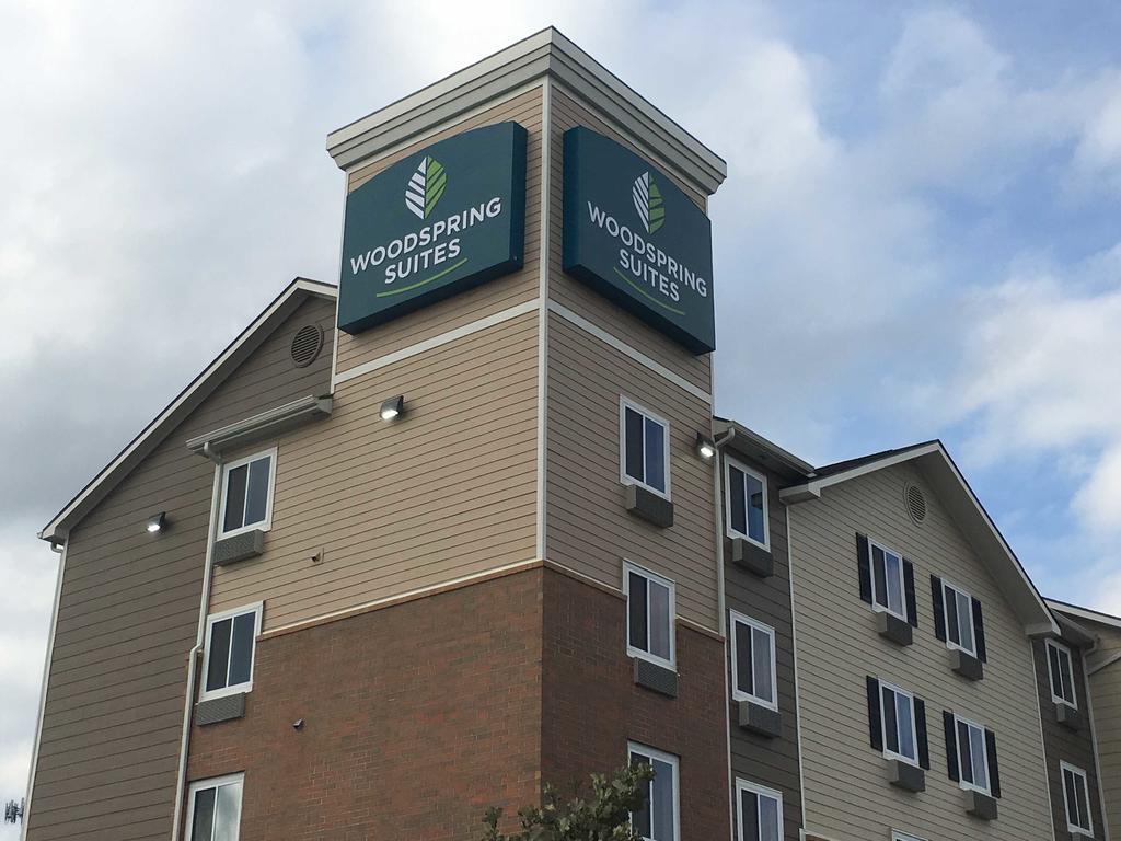 WoodSpring Suites