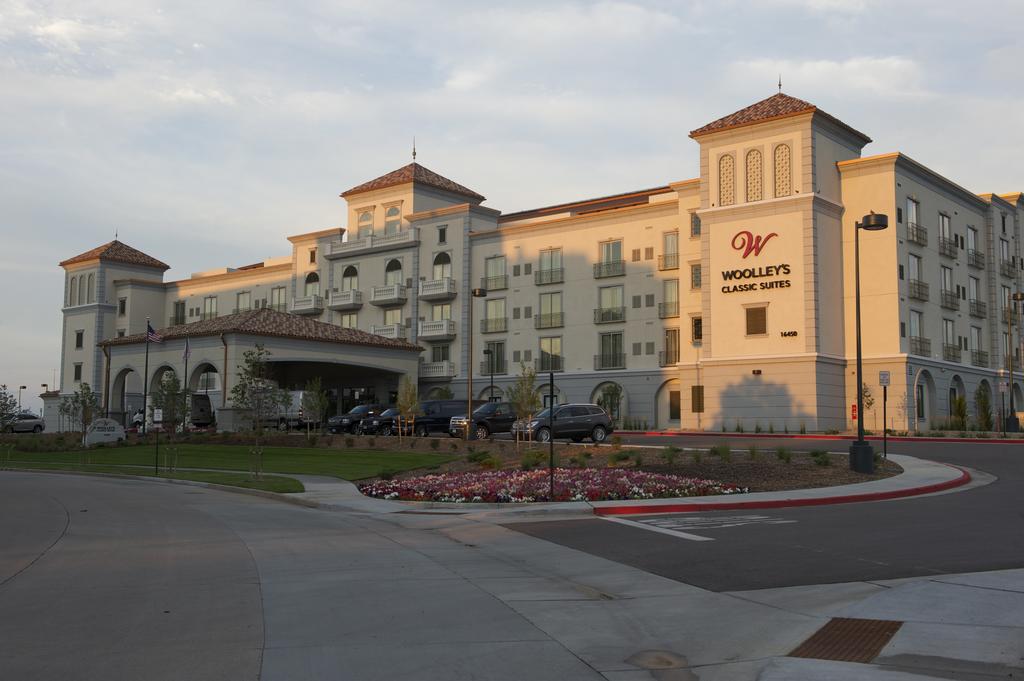 Woolleys Classic Suites Denver Airport