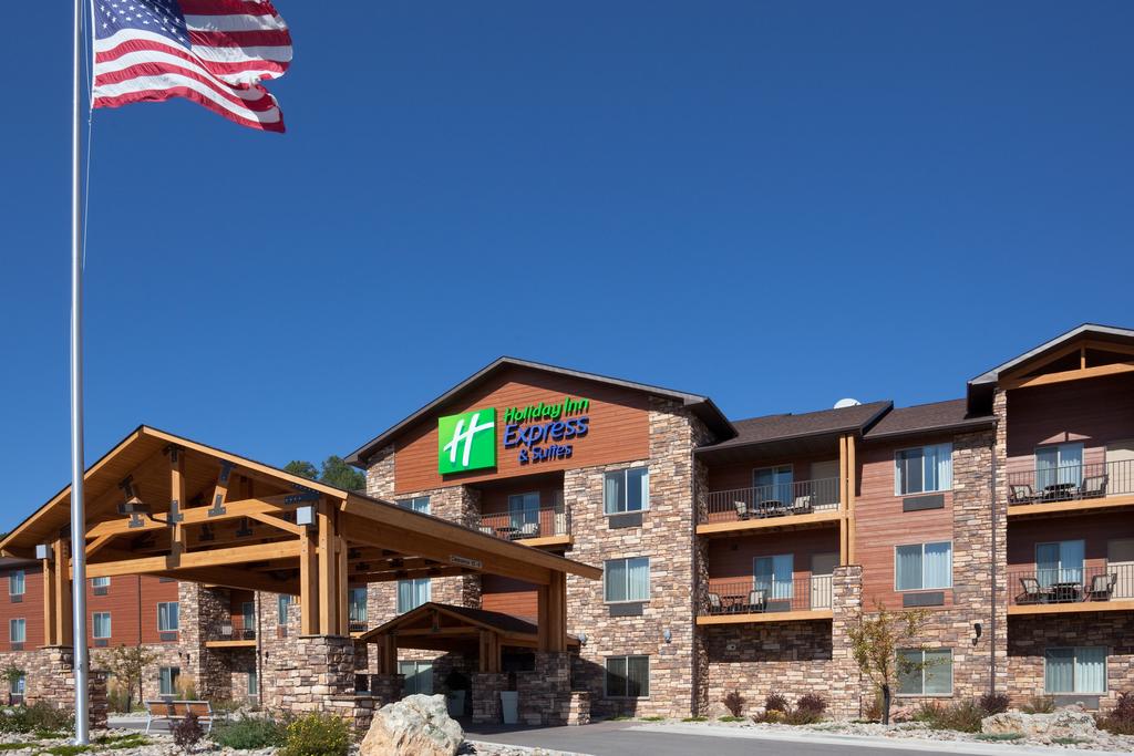 Holiday Inn Express and Suites Custer