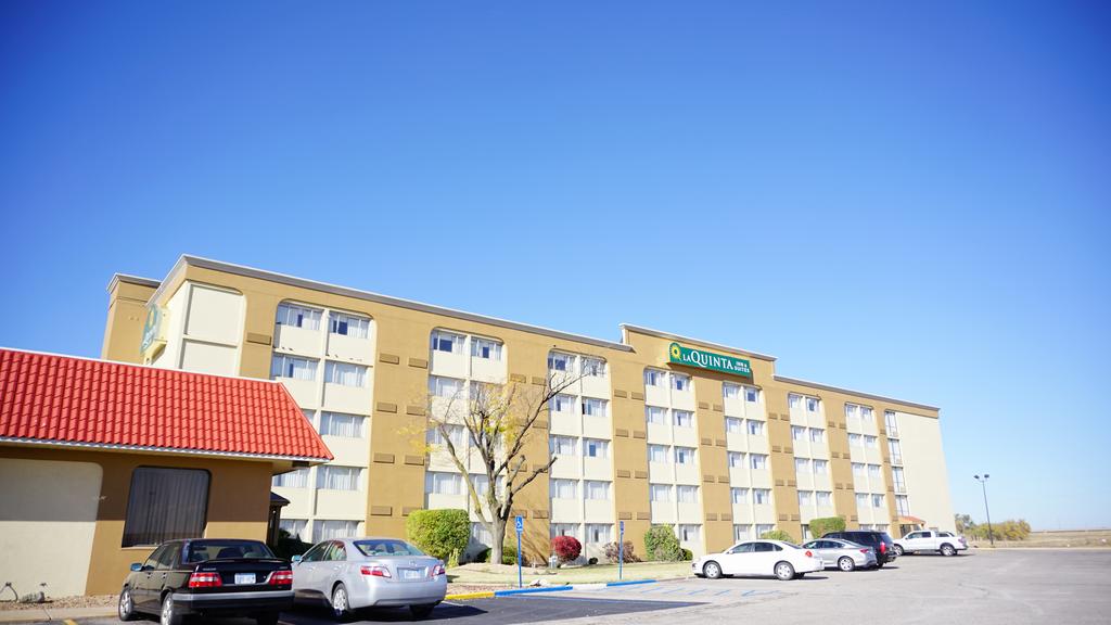 La Quinta Inn and Suites Wichita Airport