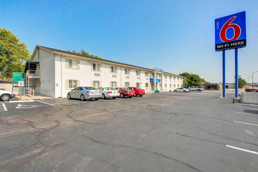 Motel 6 Wichita East