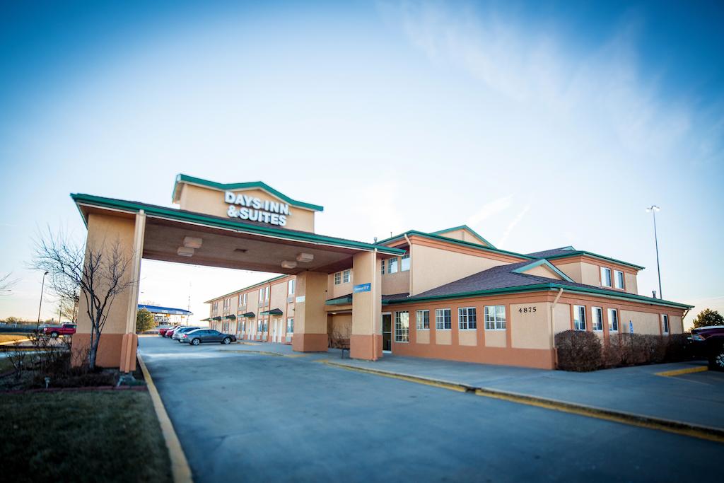 Days Inn and Suites Wichita