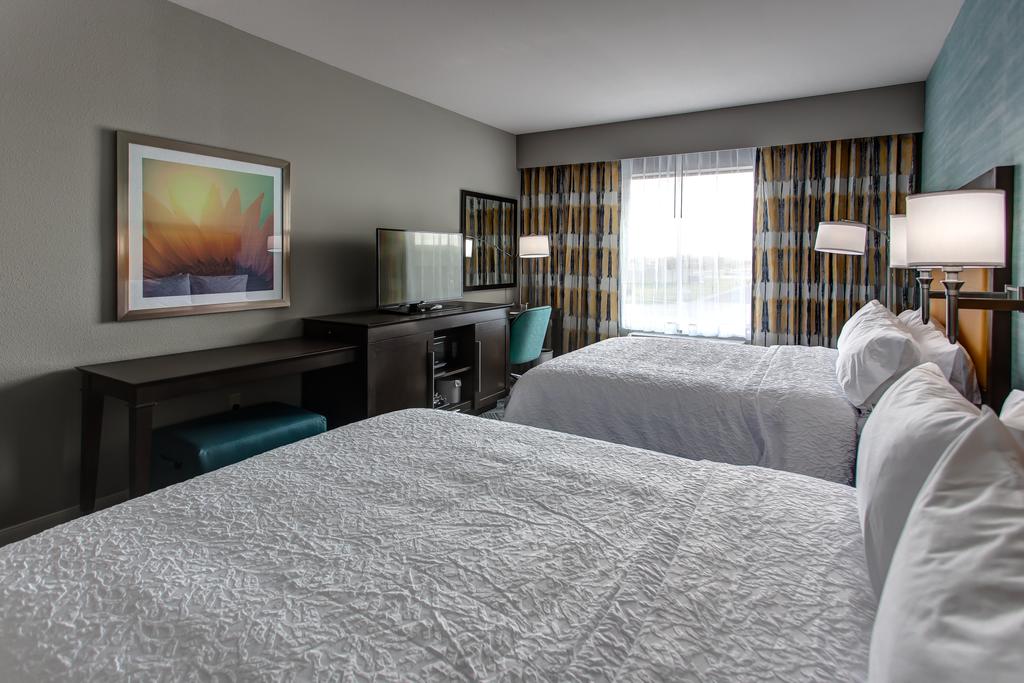 Hampton Inn and Suites-Wichita-Airport - KS