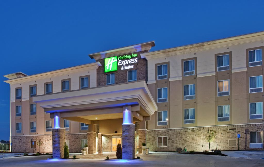 Holiday Inn Express Suites Topeka NO