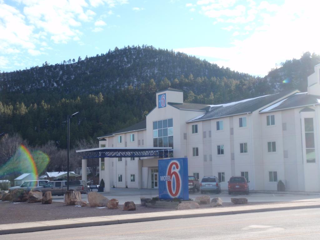 Motel 6 Hot Springs SD