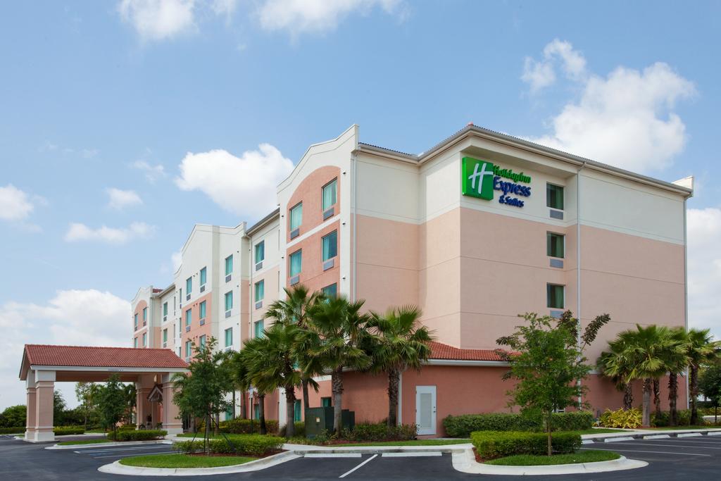 Holiday Inn Express Suites Pembroke