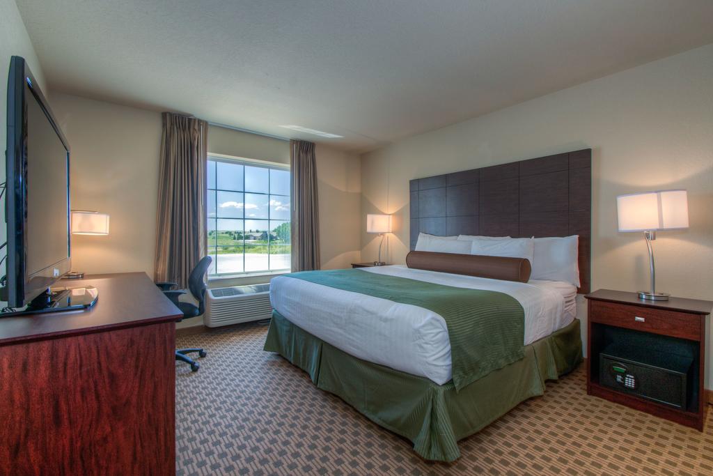 Cobblestone Hotel and Suites - Harborcreek