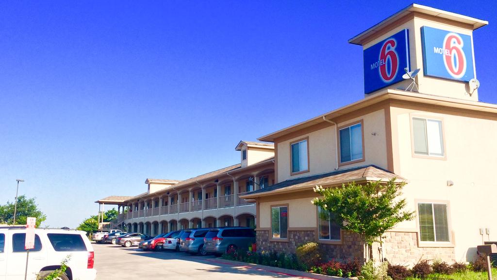 Motel 6 Rhome