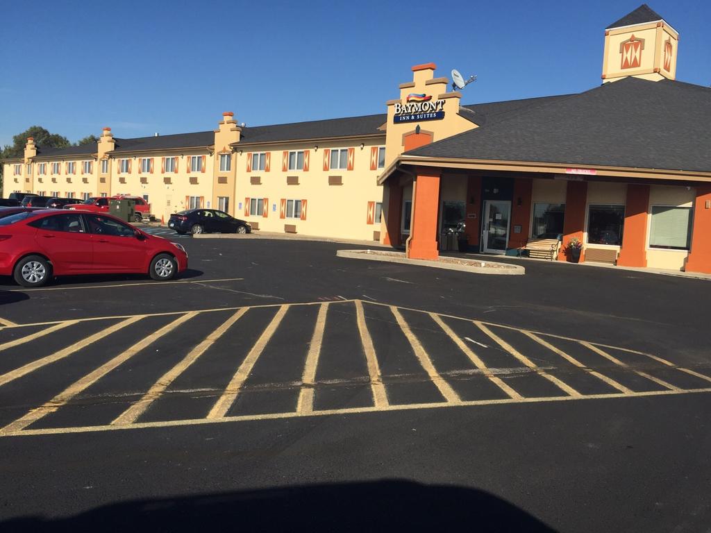 Baymont Inn and Suites Pella